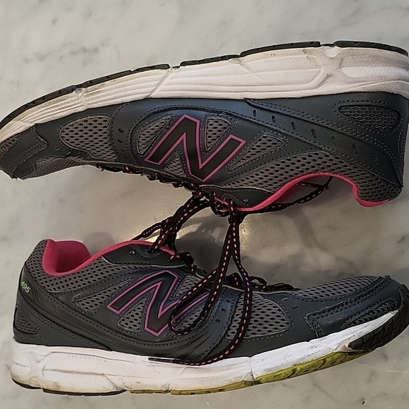 New Balance running shoes - Picture 4 of 5